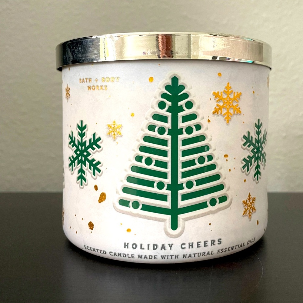 Bath and Body Works Candle - Holiday Cheer - Limited edition